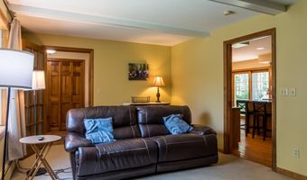 9 Kennebec Cir, Bath, ME 04530