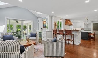 5 Spring Hill Rd, Bedford, NH 03110