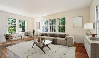 5 Phillips Rd, Falmouth, ME 04105