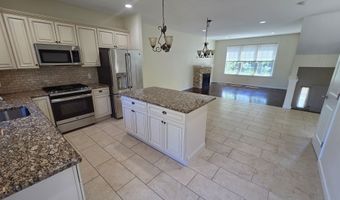 10 Oak Meadows Dr 10, Brookfield, CT 06804