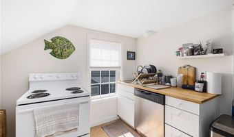 27 Franklin St, Newport, RI 02840