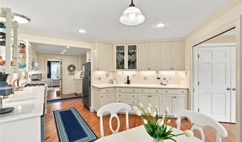 142 Ferry Rd, Bristol, RI 02809