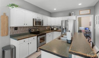 221 Creekside Dr, Arnoldsville, GA 30619