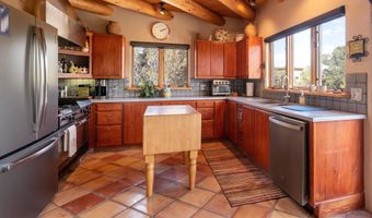 100 Lobo Ranch Rd, Arroyo Hondo, NM 87513
