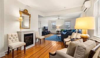35 Marsh St, Newport, RI 02840
