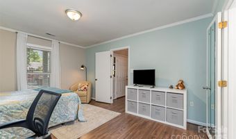 2722 Hillmont Dr, Charlotte, NC 28226