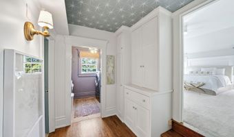 11005 Park Rd, Anchorage, KY 40223