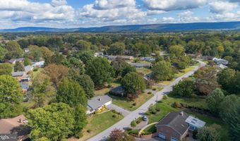 8 BRIGHTWOOD Dr, Hagerstown, MD 21740