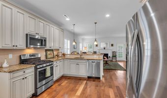 31 Twilight Dr, Barnegat, NJ 08005
