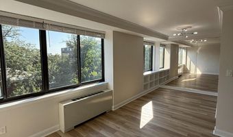 4390 LORCOM Ln 810, Arlington, VA 22207