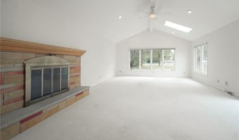 100 W Maplemere Rd, Amherst, NY 14221