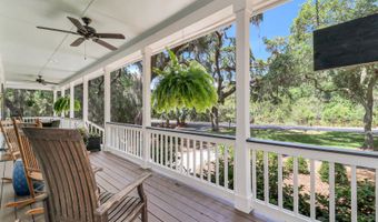 8 Dolphin Point Dr, Beaufort, SC 29907