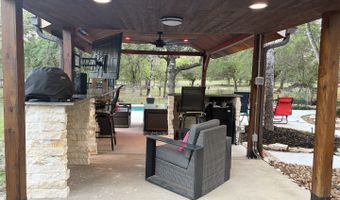 828 Shady Grv, Adkins, TX 78101