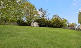 23 Algonquin Dr, Middletown, RI 02842