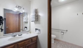 4712 220th Trl, Amana, IA 52203