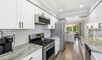 482 CLIFTON Ave, Bayville, NJ 08721