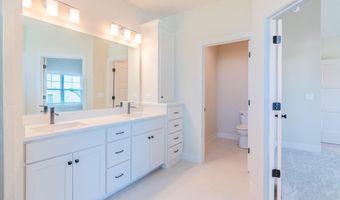 16721 Pinehurst Dr, Basehor, KS 66007