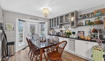 800 Whispering Village Cir, Ballwin, MO 63021