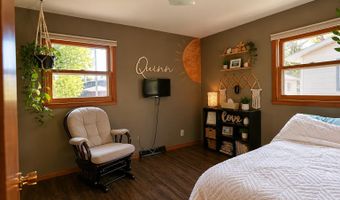 1417 S 6th St, Aberdeen, SD 57401