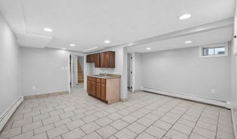 28 Willow St, Bayonne, NJ 07002