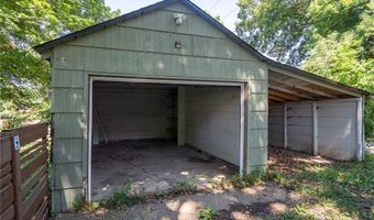 914 Jersey St, Baldwin City, KS 66006