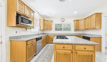 7801 RIDGEWOOD Dr, Annandale, VA 22003
