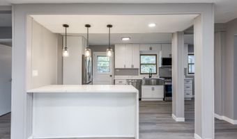 4 N327 7th Ave, Addison, IL 60101