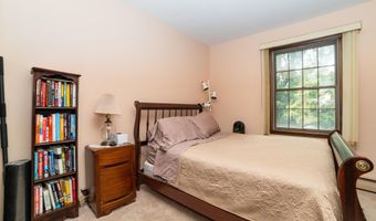 34 Michele Dr, Middletown, NJ 07748