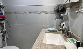 84 N Vivyen St, Bergenfield, NJ 07621