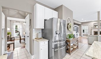 14 Brittany Dr, Bayville, NJ 08721