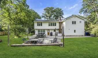 26 Crest Rd, Middletown, NJ 07748