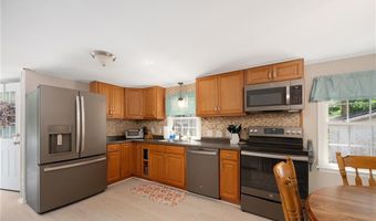 22 Clyde St, Blackstone, MA 01504