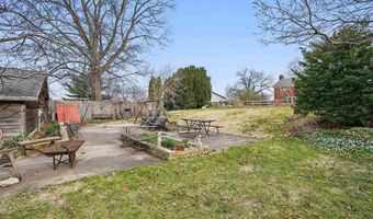4506 220th Trl, Amana, IA 52203
