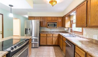 610 Deep Woods Dr, Aurora, OH 44202