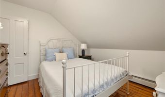 35 Marsh St, Newport, RI 02840