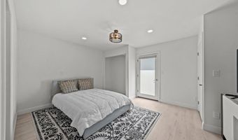 20 Lake Helix Dr, La Mesa, CA 91941