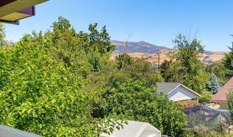 524 Drager St, Ashland, OR 97520
