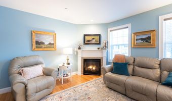 226 Villager Rd, Chester, NH 03036