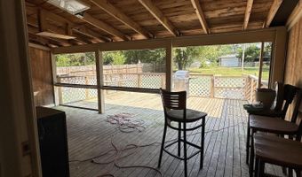 111 W Lee St, Aurora, MO 65605