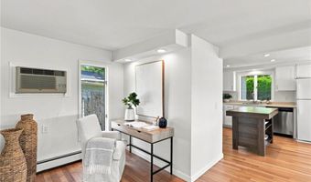 32 King Philip Ave, Barrington, RI 02806