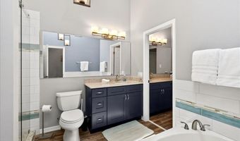 1848 Ridgeview Circle Dr, Ballwin, MO 63021