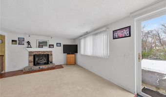 677 Turfwood Dr, Ballwin, MO 63021