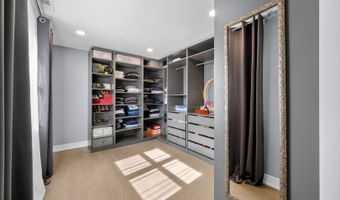 24 W Berkley Dr, Arlington Heights, IL 60004