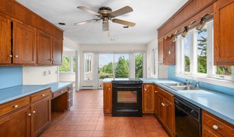 93 Harris Meadow Ln, Barnstable, MA 02630