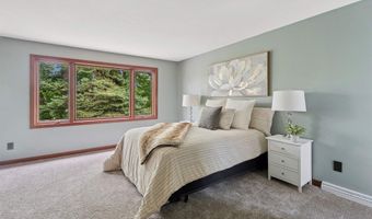 1331 N BRIARCLIFF Dr, Appleton, WI 54915