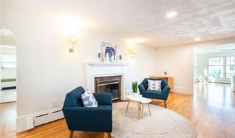573 Wolcott Ave, Middletown, RI 02842