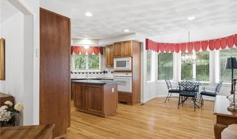 7 Foxwood Dr, Lincoln, RI 02865