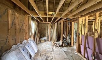 616 Ellenhurst Dr, Anderson, IN 46012