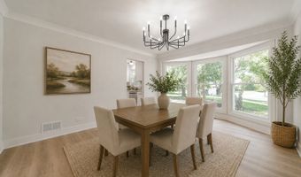 408 W Foxdale Ln, Arlington Heights, IL 60004