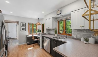 3119 N Farmcrest Dr, Amberley, OH 45213